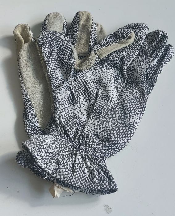 Rękawice robocze z czasów PRL ręcznie szyte