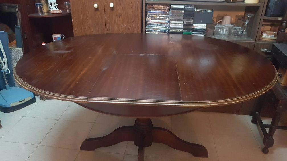 Mesa oval extensível 70€ Negociável