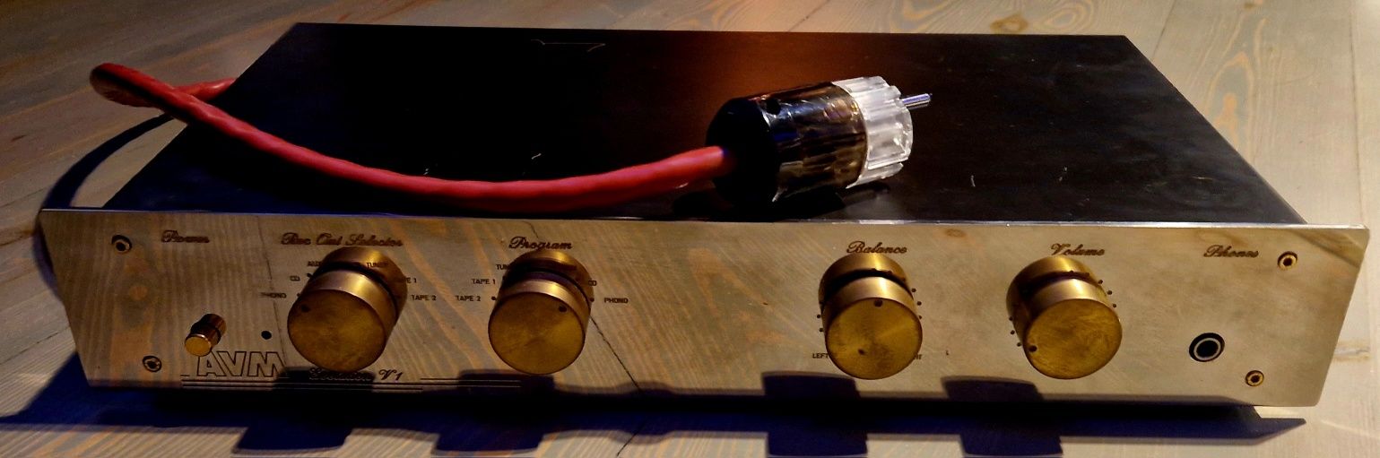 PreAmp AVM V1 Evolution chrome nordost red dawn xlr