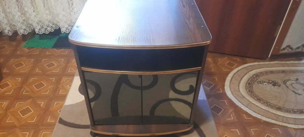 Продаю тумбу под Тв