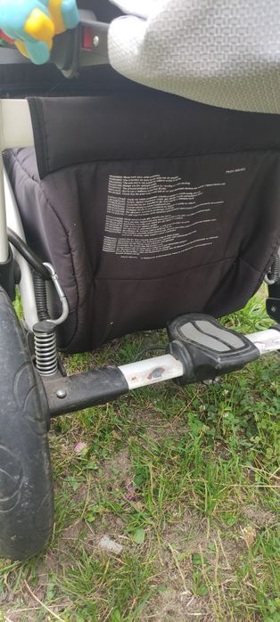 Wózek 3 w 1 z pompowanymi  skrętnymi kolami
