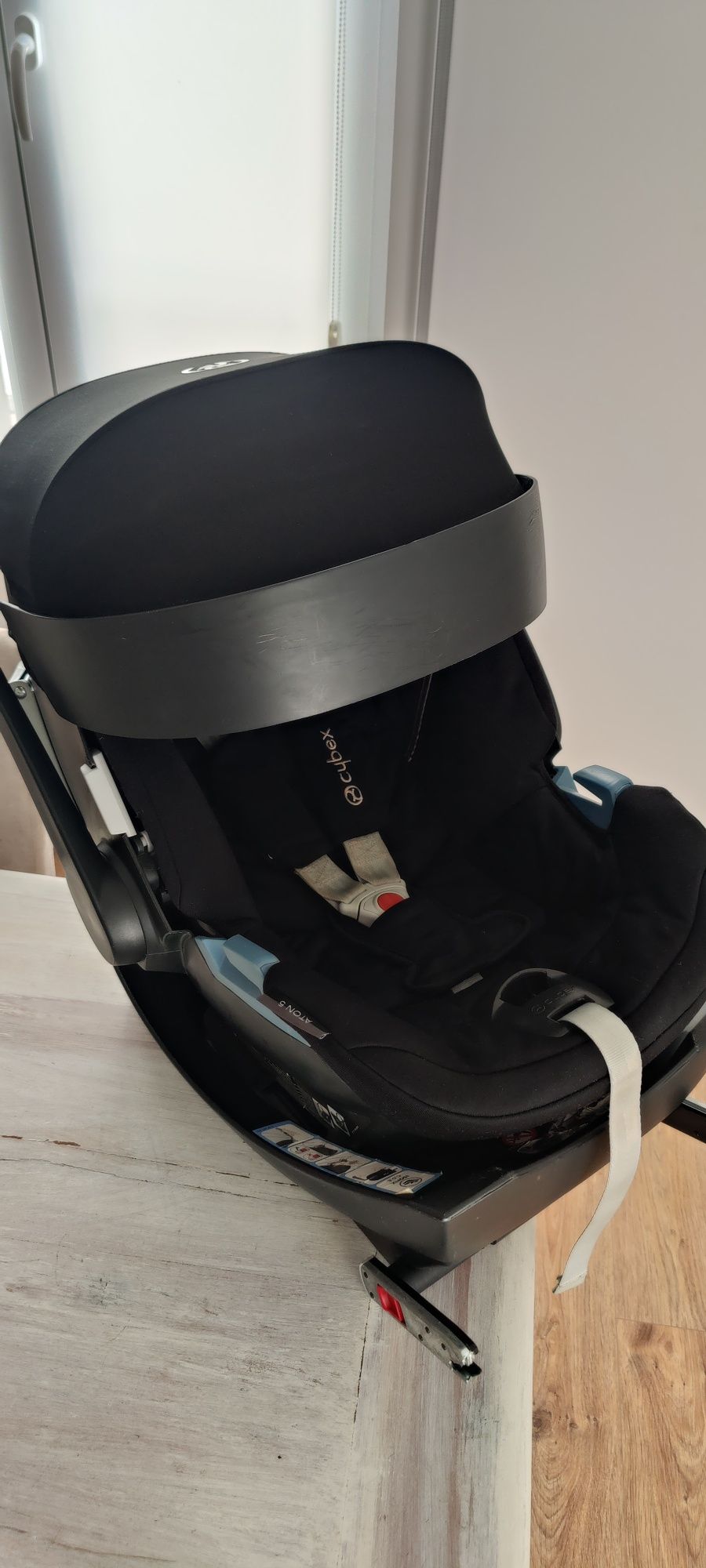 Cadeira Cybex Aton 5 Black + Base Isofix