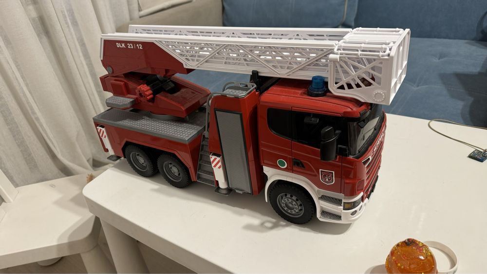 Пожарная машина Bruder Scania 560r