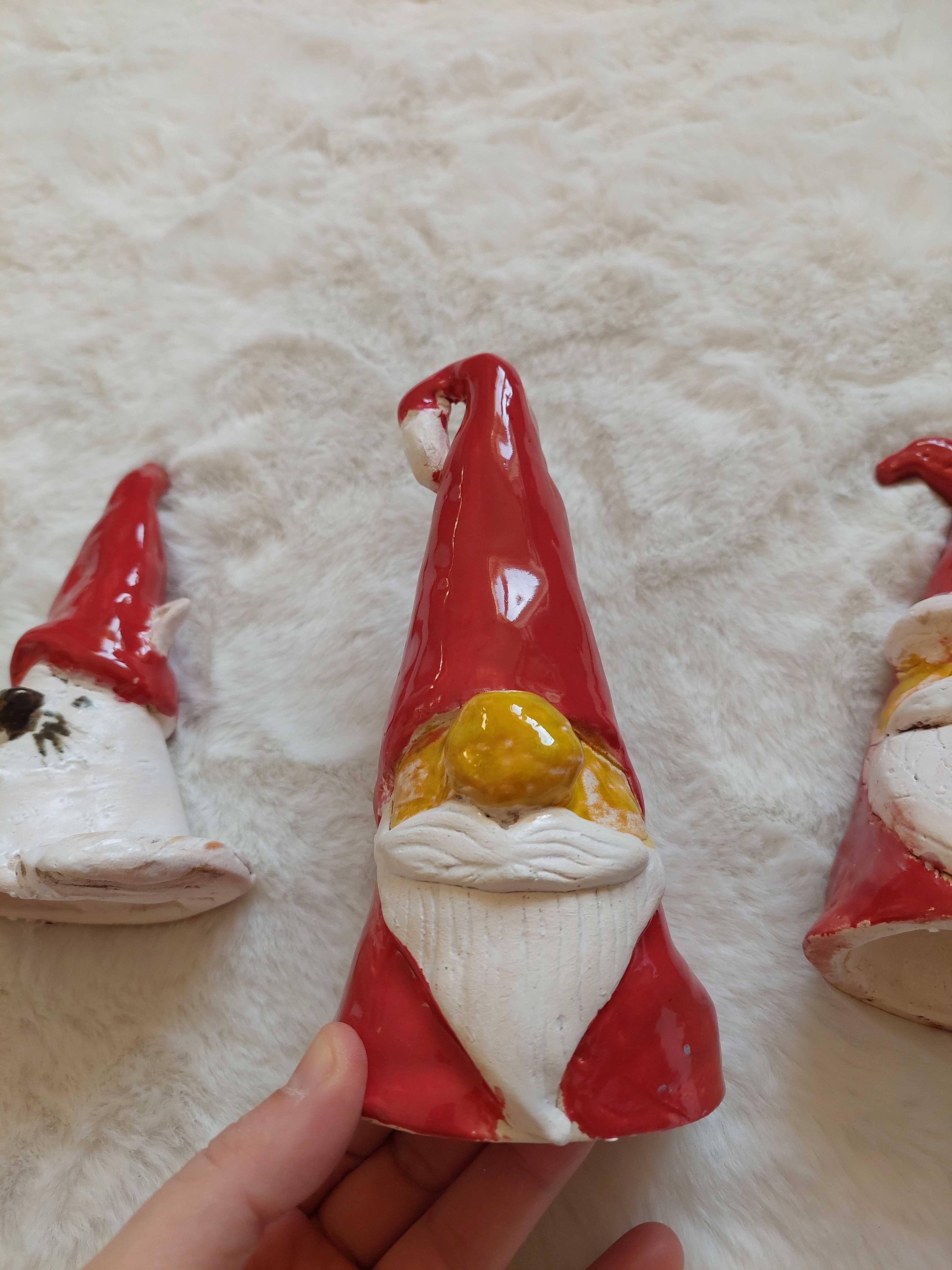 3 ceramiczne  figurki Mikołaje wys. 17 cm