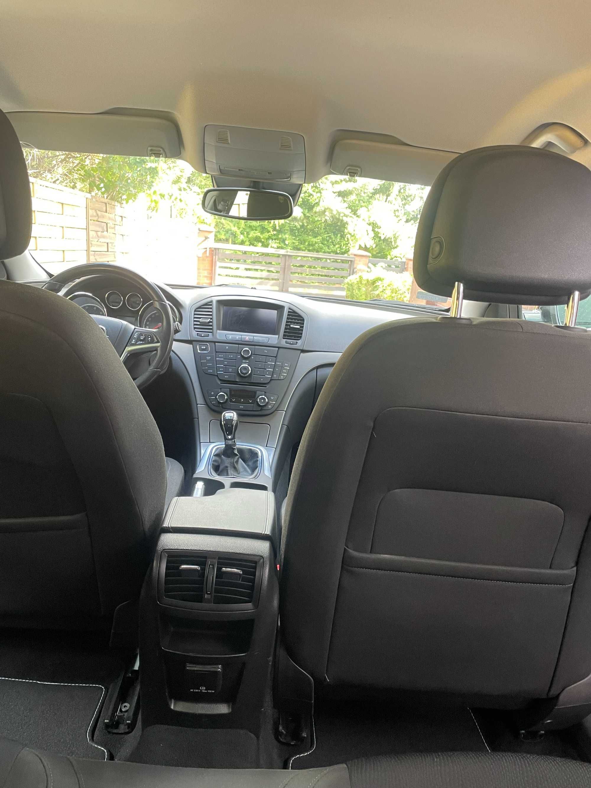Opel Insignia 2,0 CDTI Sports Tourer 2013 r EcoFlex kolor czarna perła