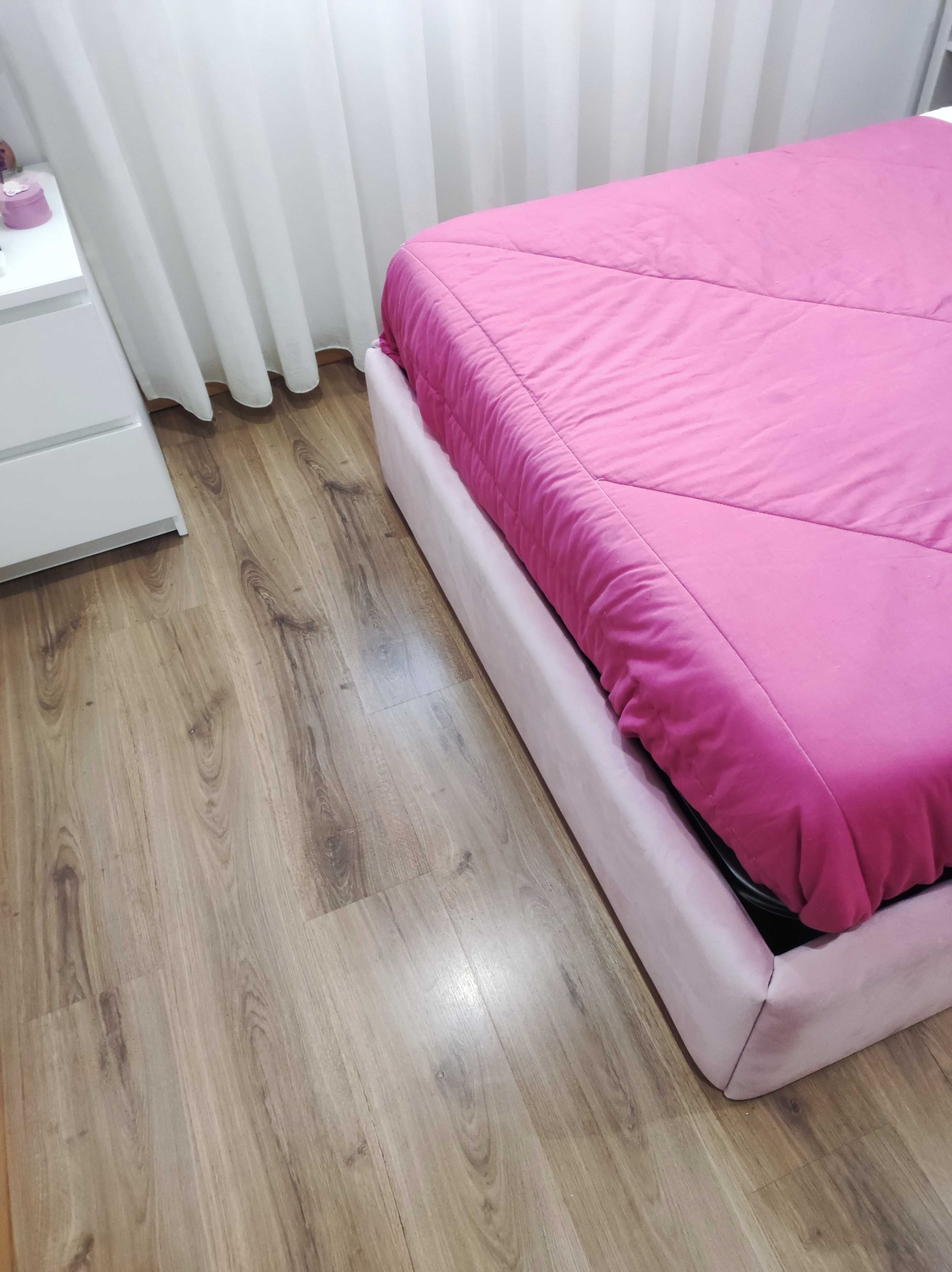 Cama de criança em Rosa