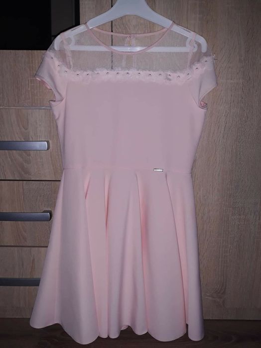różowa sukienka komunijna elegancka