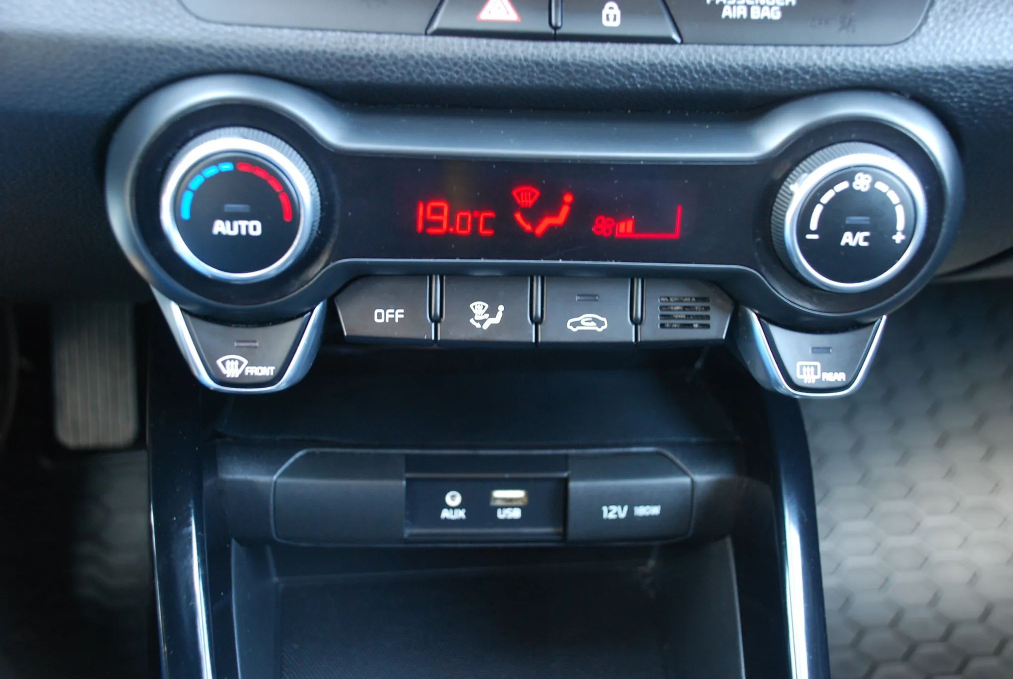 Kia Stonic 1Właściciel w kraju, bogata wersja, navi,kamera, pod dom