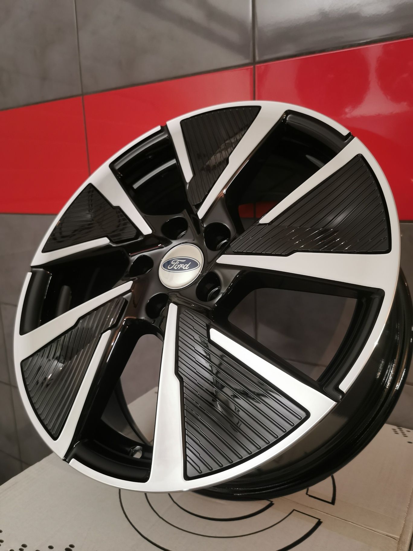 Felgi 17" 5x108 Ford ST MK5 Vignale Mondeo S-max C-max Focus Volvo