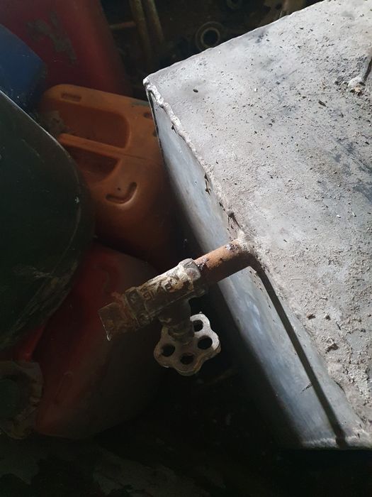 Нержавеющий котел для нагрівання води.