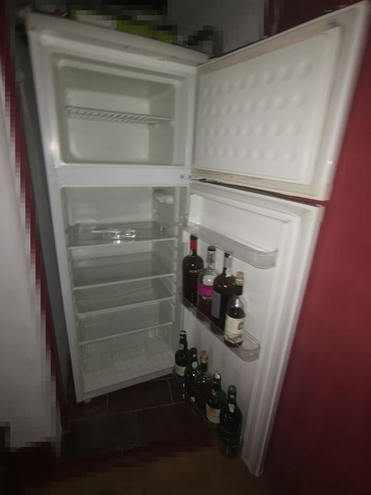 3 Arcas Congeladoras e 2 Frigoríficos 2