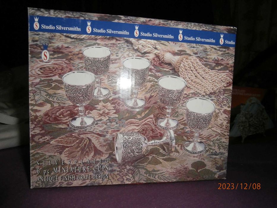 Zestaw sześciu kieliszków poj. ok 25 ml posrebrzane / plater NOWE