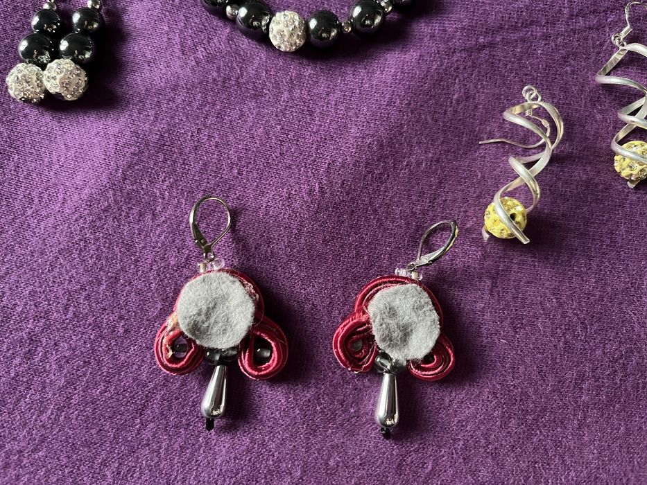 Zestawy sztucznej biżuterii