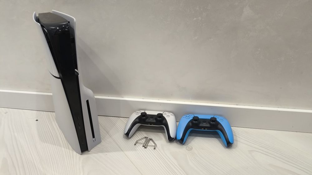 PlayStation 5 slim 2024 два диска і джойстик + телевізор можна окремо