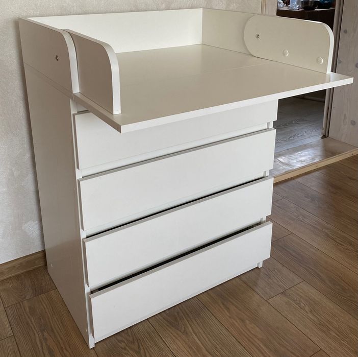 Пеленальний столик