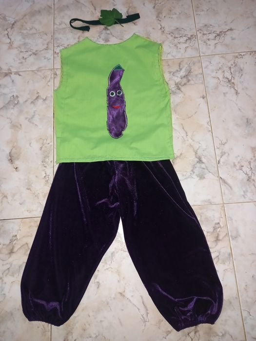 Костюм осіннє свято:огірок, ,кукурудза,,цибуля,бурячок,баклажан,помідо