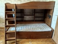 Двухэтажная кровать