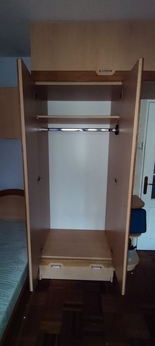 Meble do  pokoju z łóżkiem