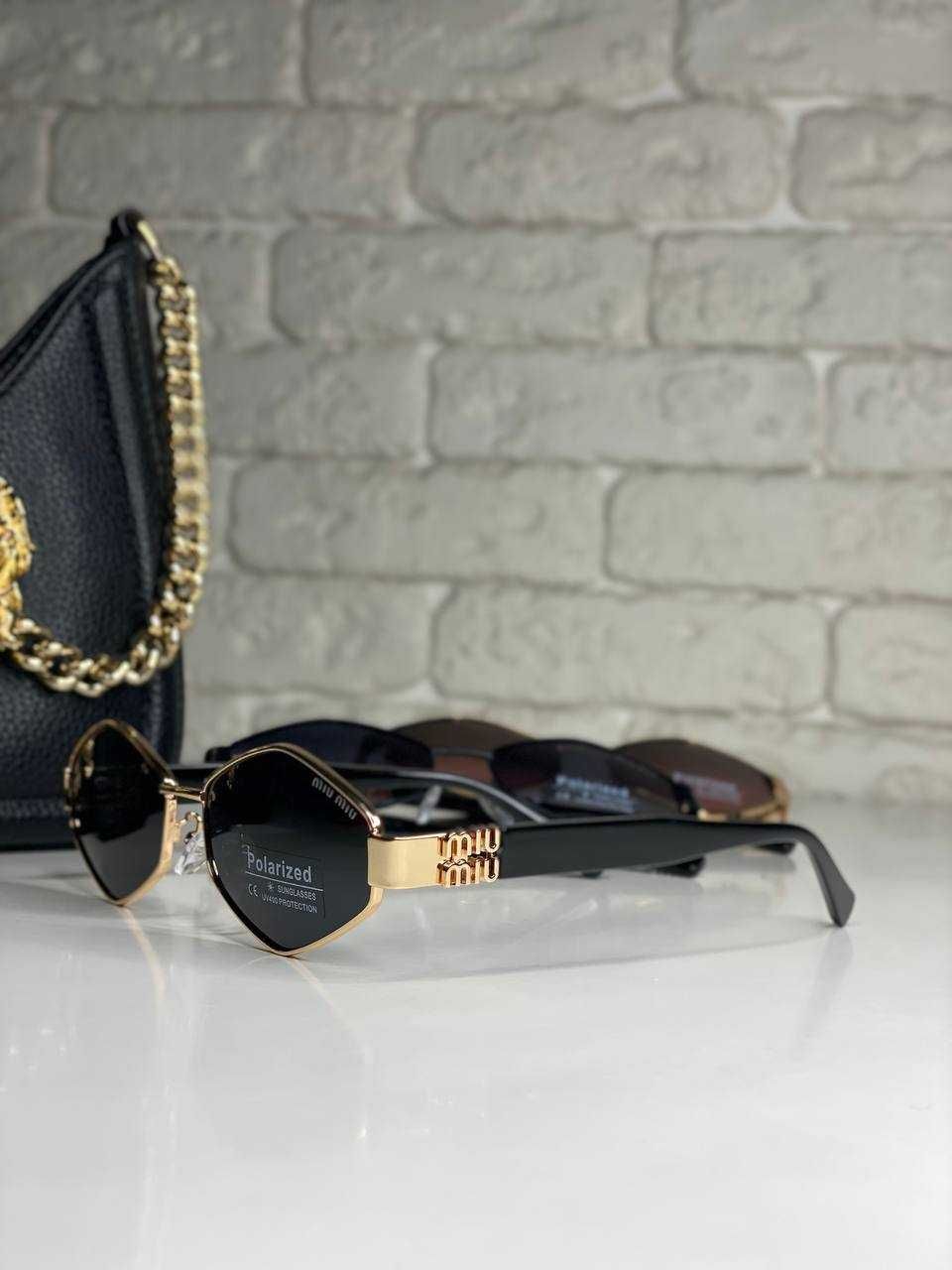 Женские очки MIU MIU Polarized черные/коричневые Ромбы с поляризацией