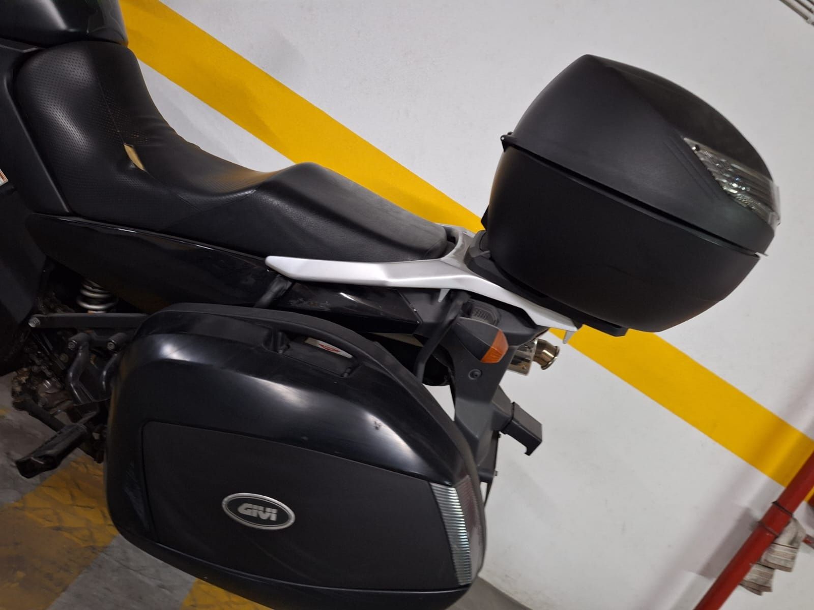 Suzuki v-strom 650 - ano 2005