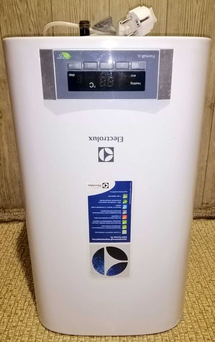 Бойлер Electrolux EWH 30 Formfax DL