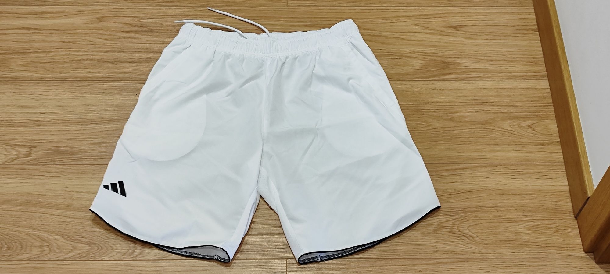 Calções brancos adidas