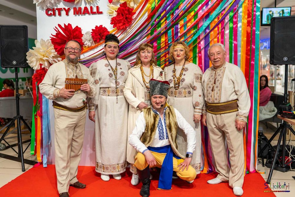 Ведучий, співак, артист, шоумен: ведення, музика, світло, дим!