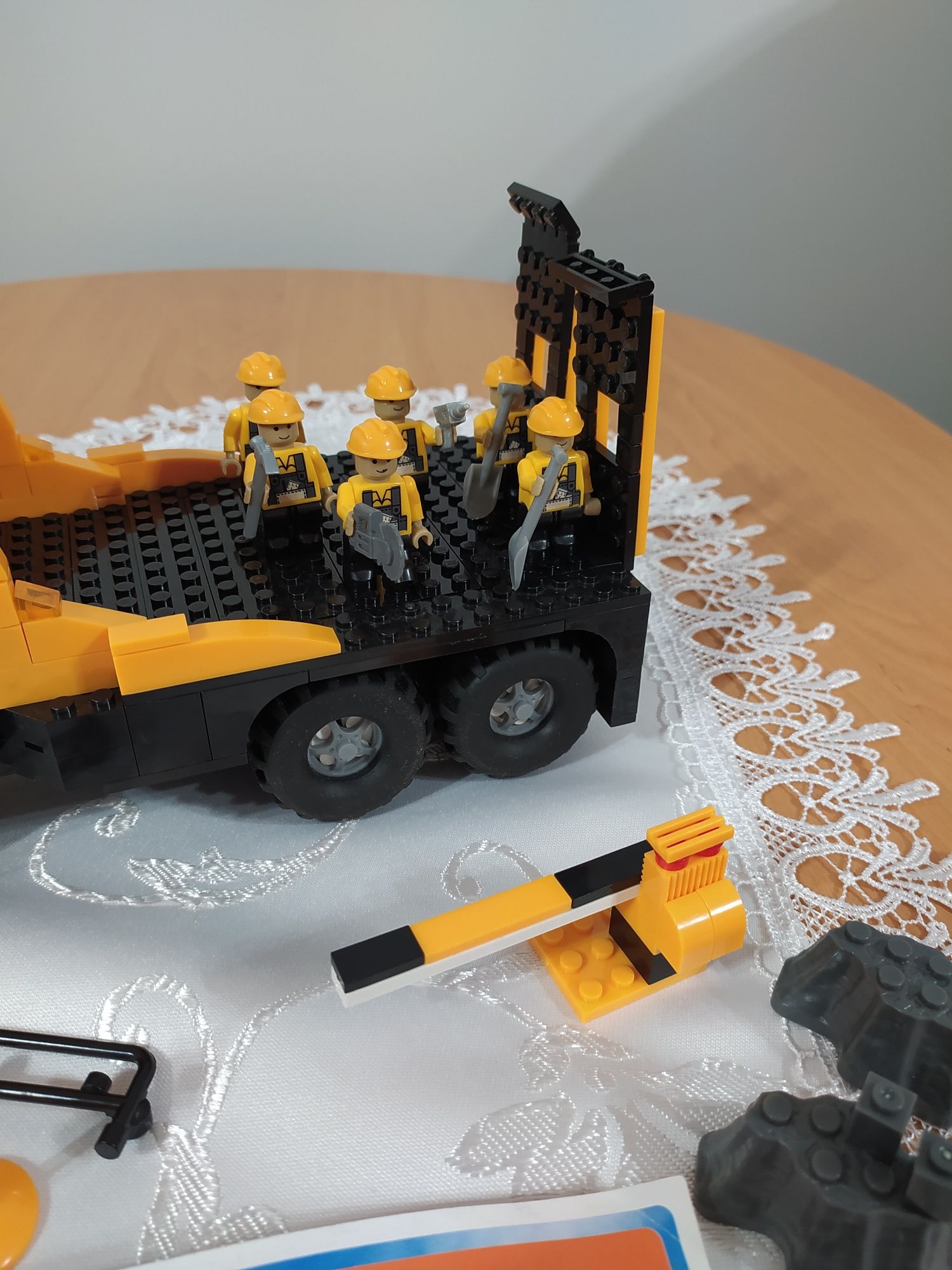 Lego inne klocki roboty drogowe duża ciężarówka