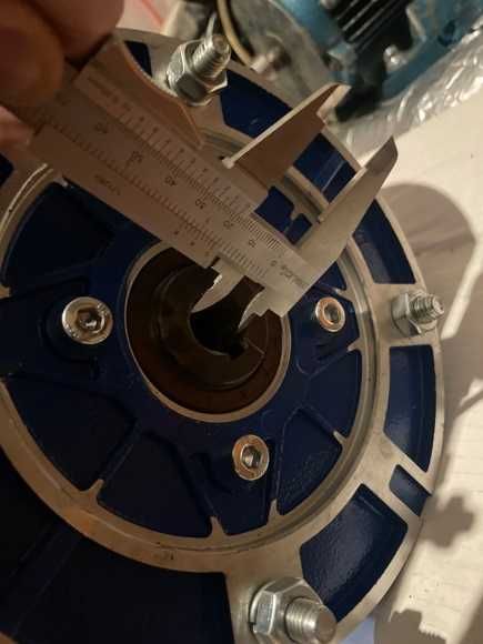 Redutor novo WEG para motor trifásico, 35 voltas minuto