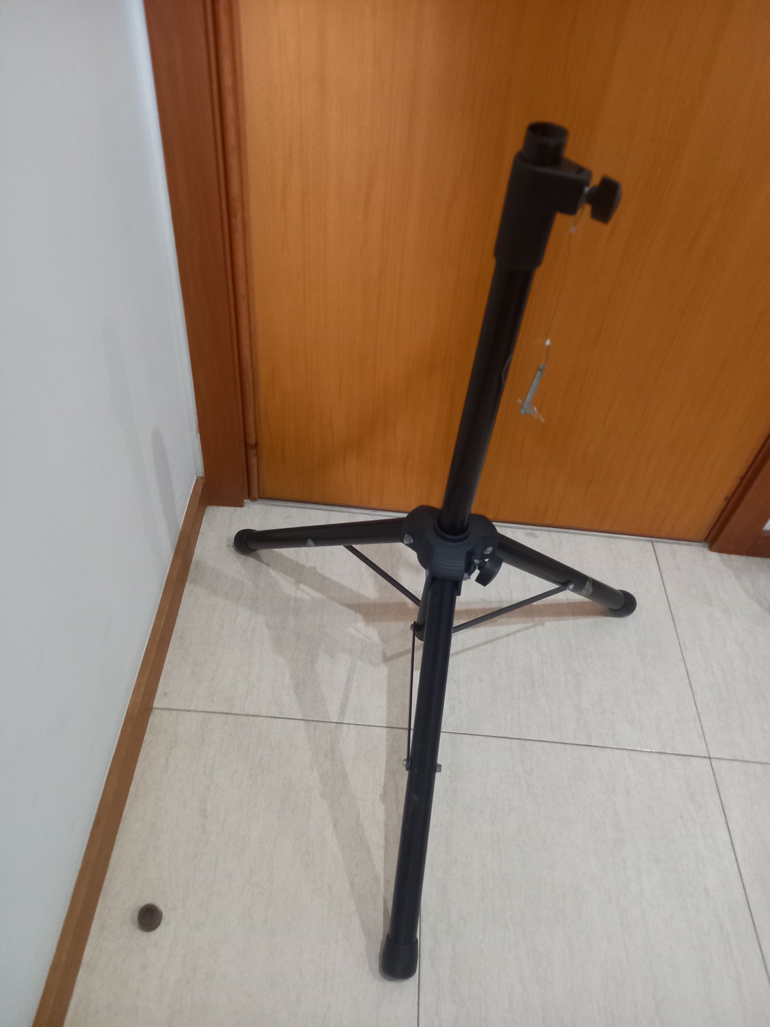 Tripé para câmara