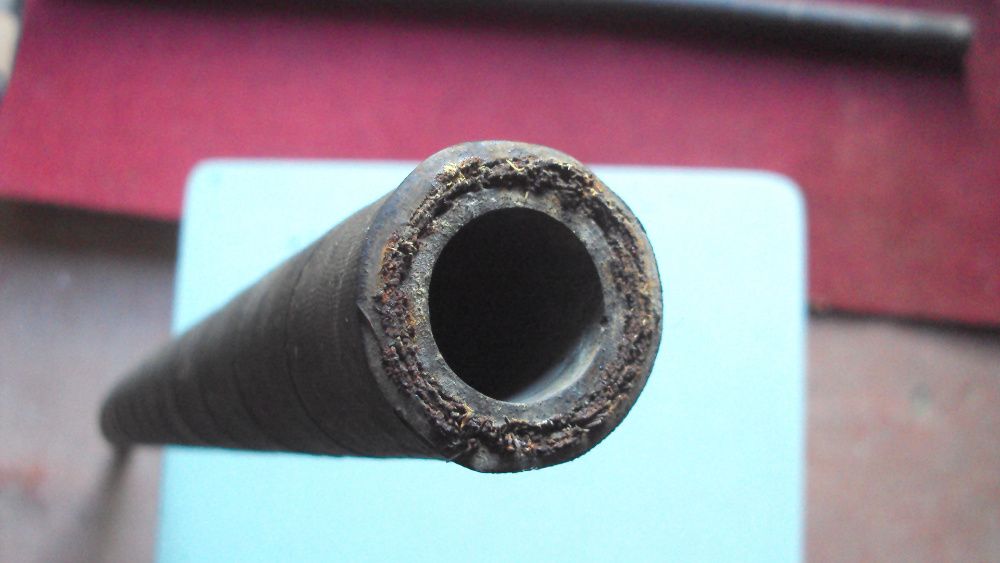 Куски армированного шланга 1-2м.(армирован стальной сеткой).водостоки.