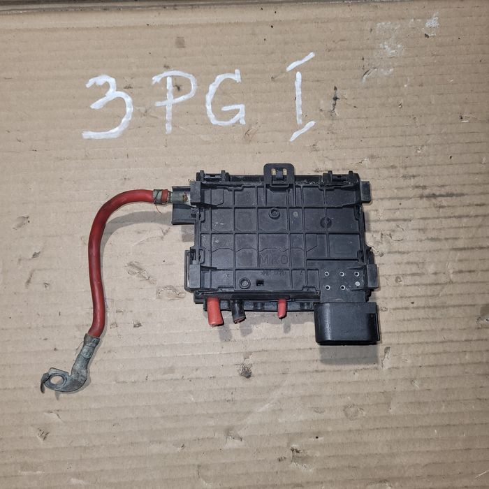 Skrzynka bezpieczników vw golf IV bora Audi seat skoda 2001r