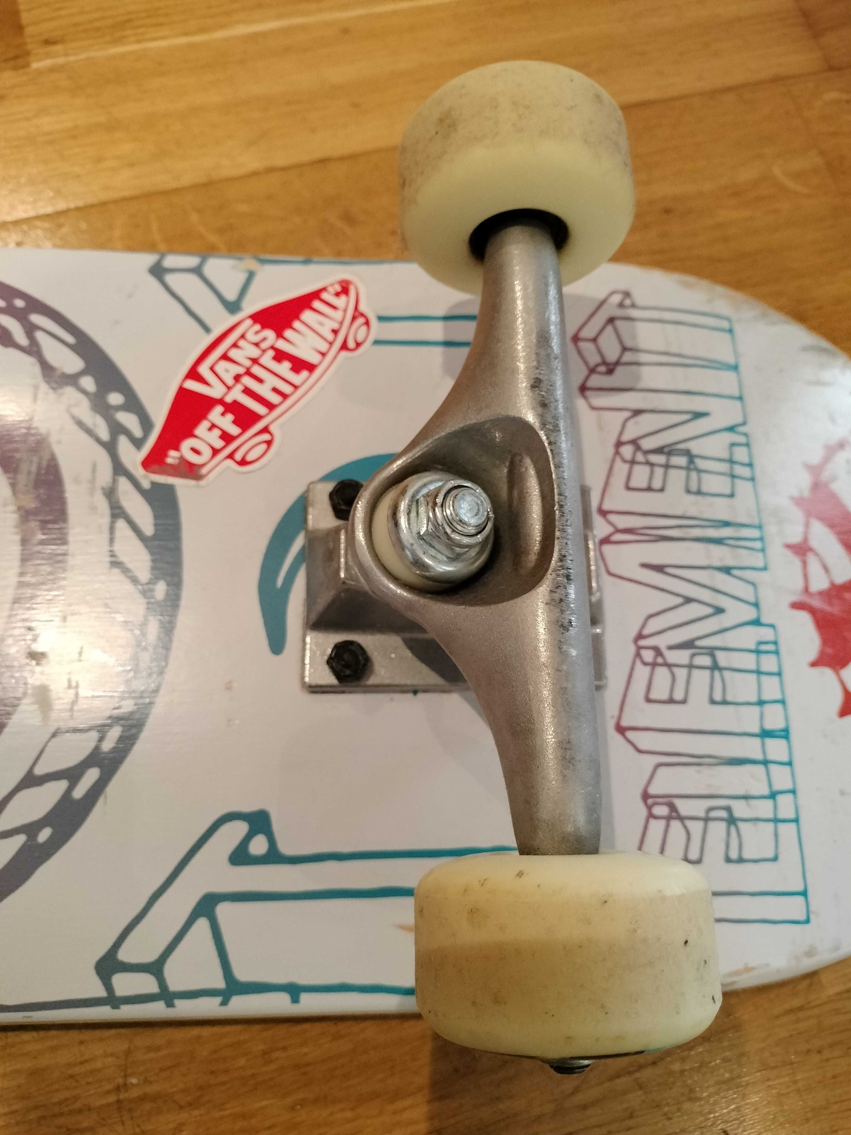 Skate Element bom estado