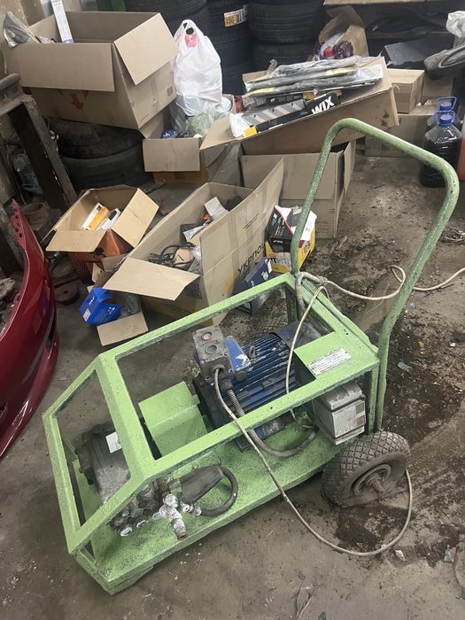 Продам профессиональную мойку высокого давления профи 1