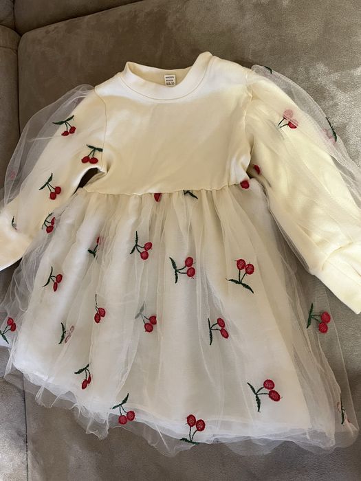 Сукня для дівчинки молочна