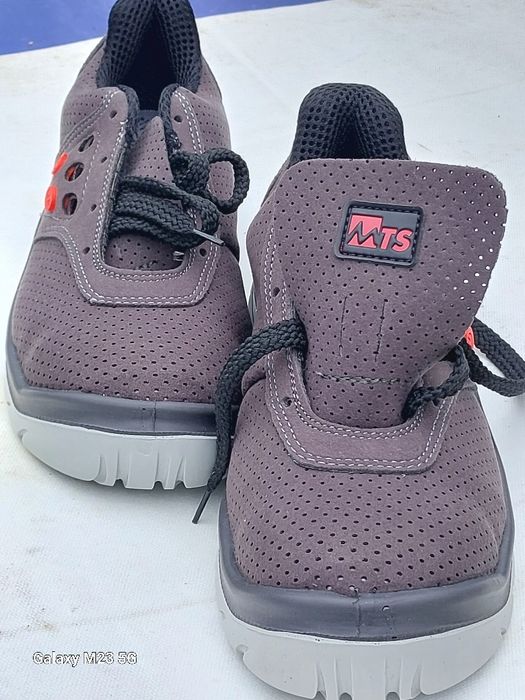 Buty robocze rozm 42 francuskie wzmacniane noski wytrzymałe i solidne