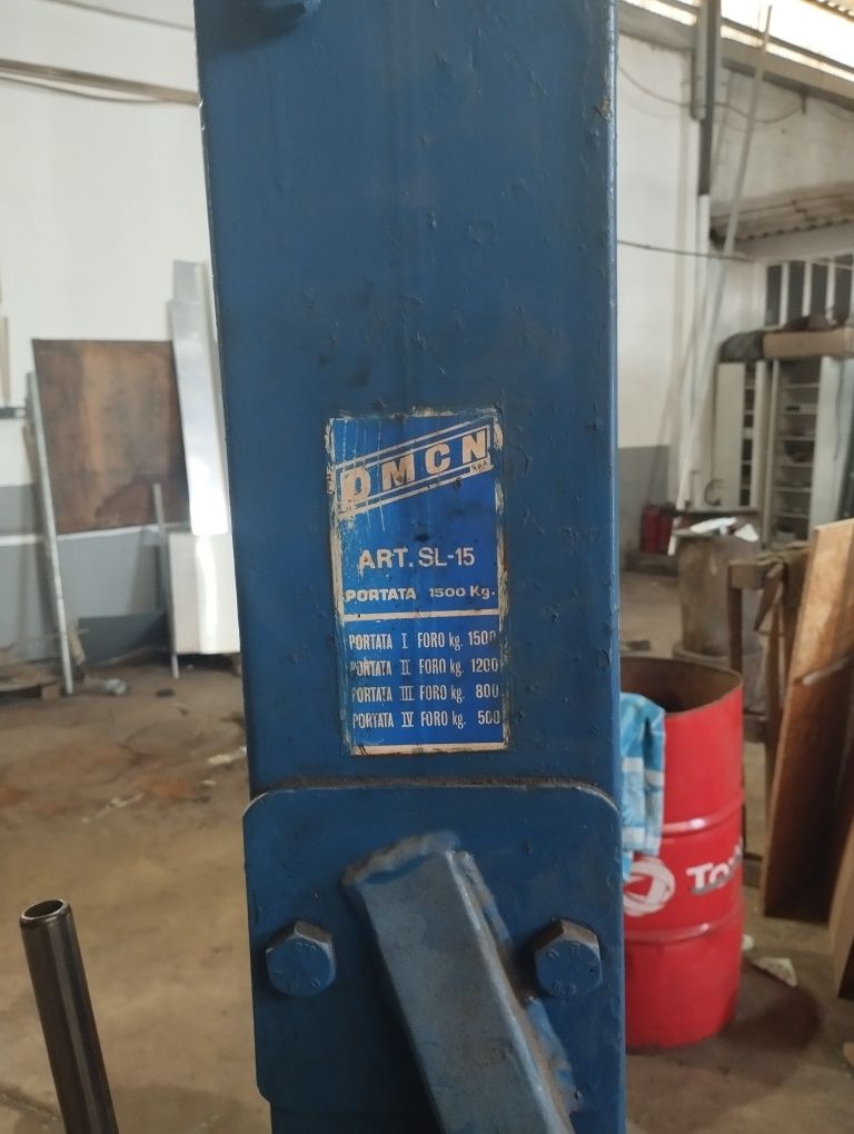 Grua carga 1500kg