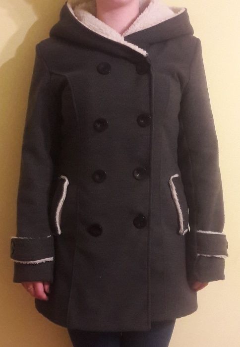 Sprzedam płaszcz kożuch z kapturem rozm. S
