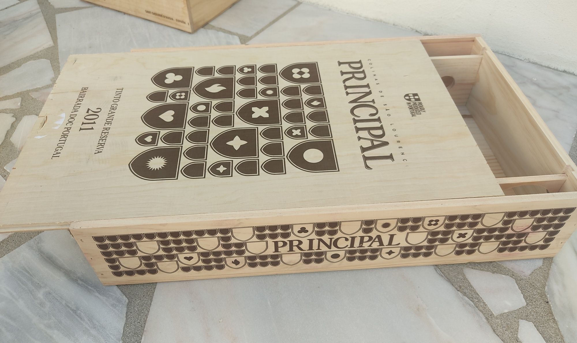 Caixas de vinho em madeira
