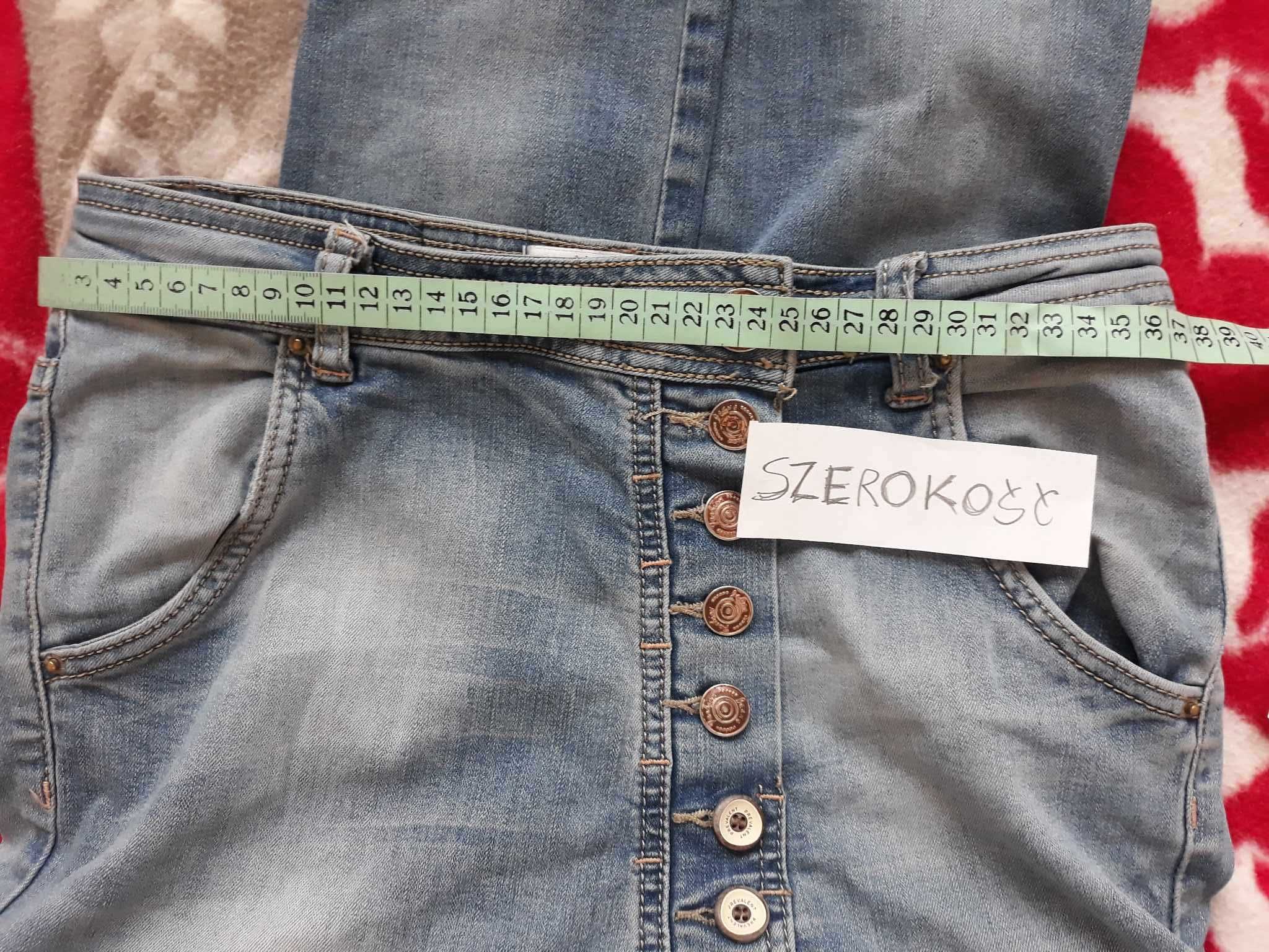 spodnie jeans dżins ciekawie skośne guziki w rozporku