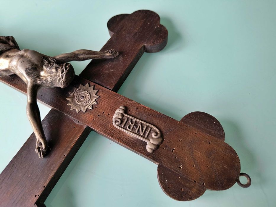 Drewniany krzyż (56 cm) z przełomu XIX/XX wieku