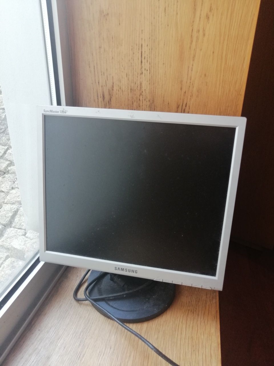 Monitor Samsung - Modelo 720N