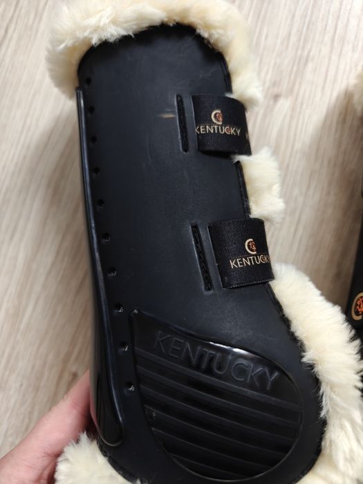 Ochraniacze skokowe Kentucky czarne futerko full