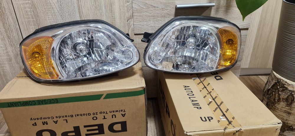 Hyundai Accent lampy przednie