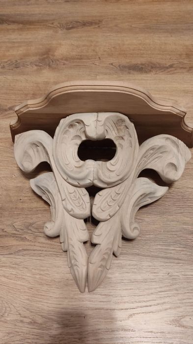 Ręcznie rzeźbiona półka konsolka