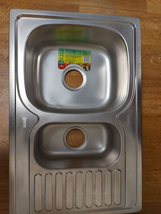 Кухонна мийка з двома чашами і крилом