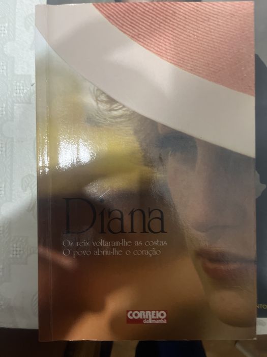 Livro sobre princesa Diana