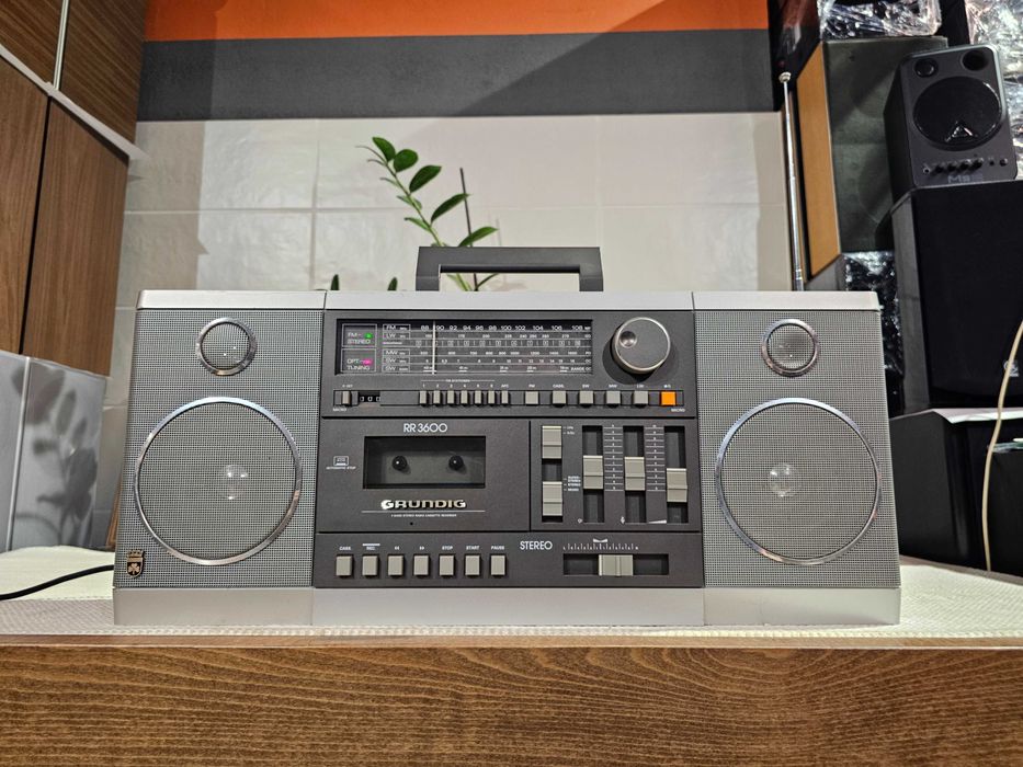 Бумбокс Grundig RR-3600 Boombox