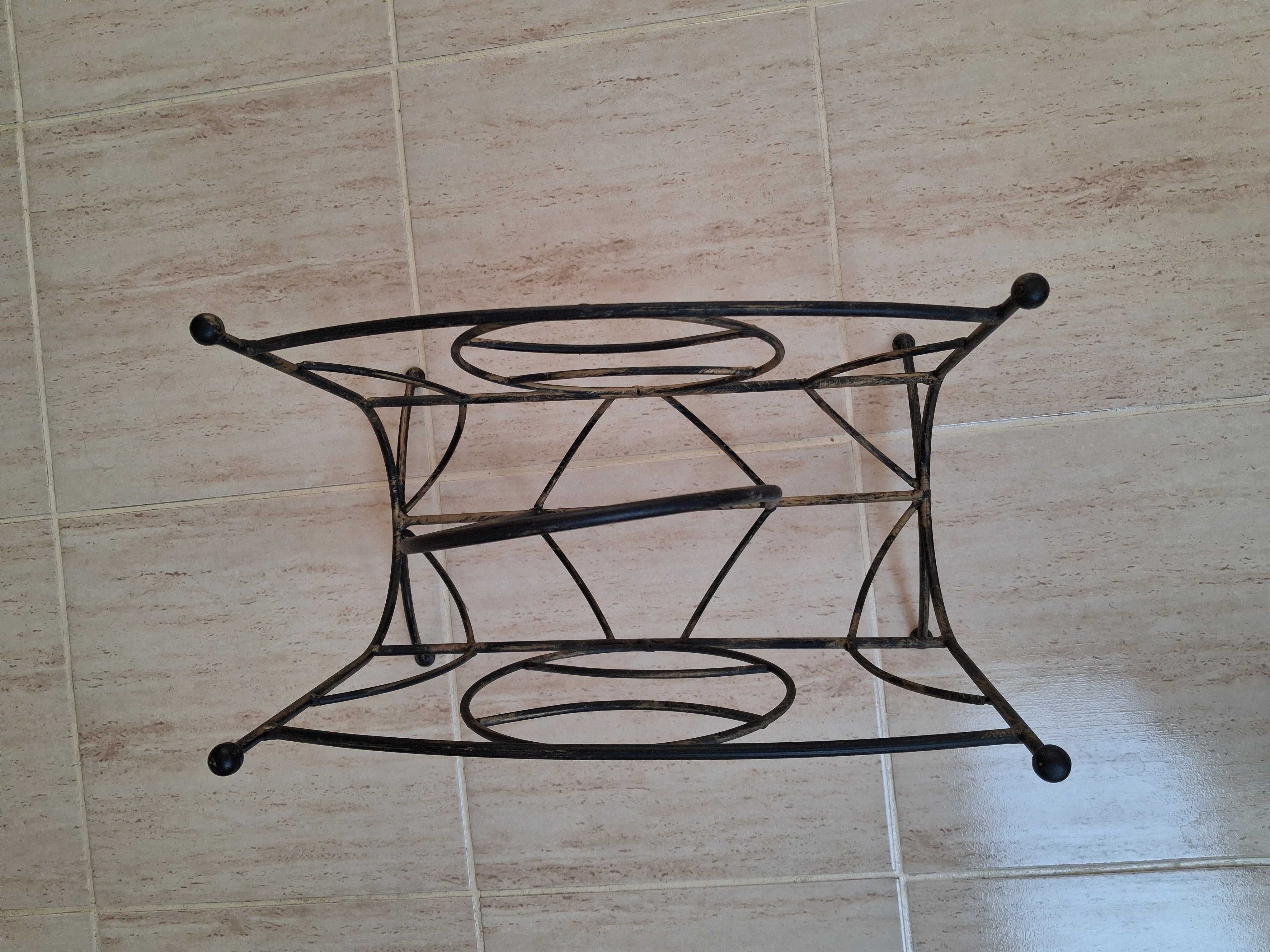Gazetnik metalowy
