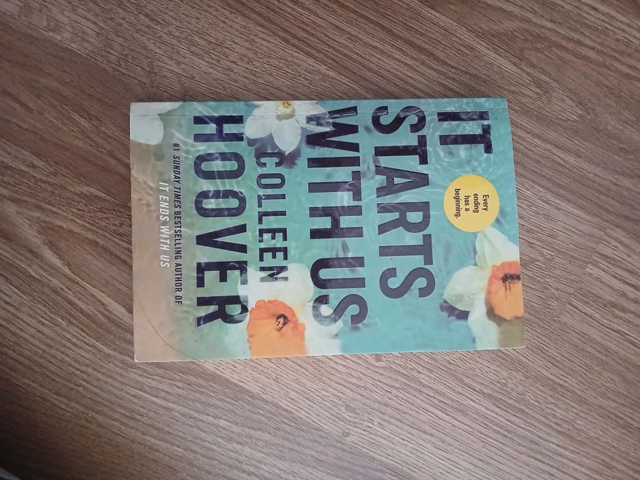 Livro "It starts with us" de Colleen Hoover